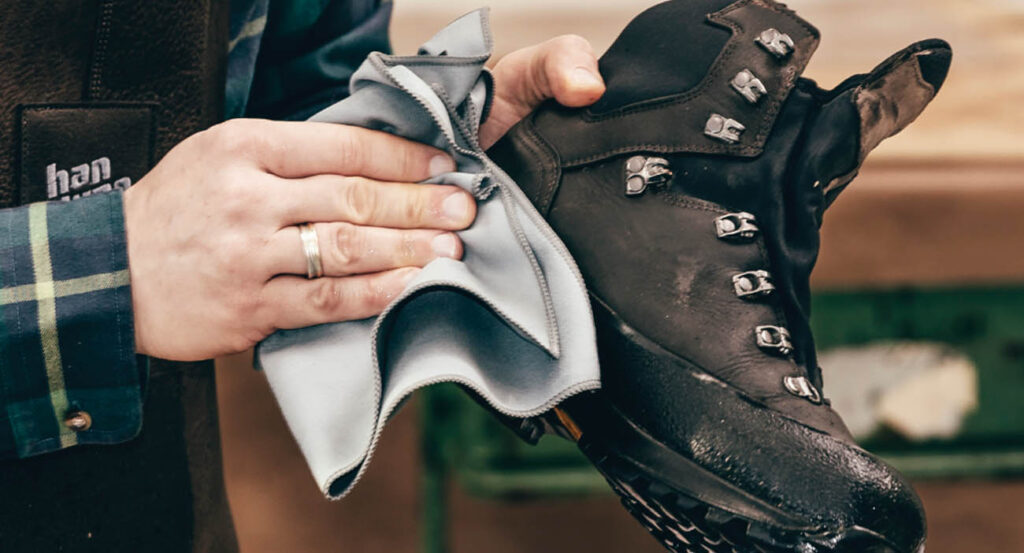 GEPFLEGTE SCHUHE LEBEN LÄNGER! WIR KÜMMERN UNS UM DEINE BEGLEITER.